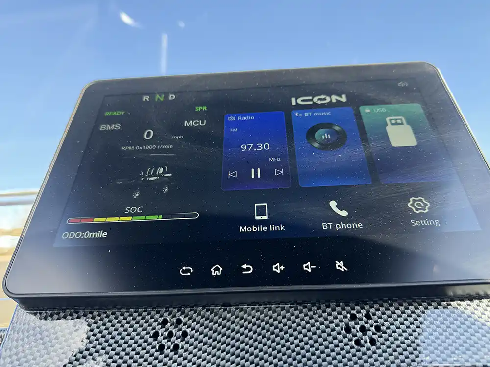 2025 icon i40l golf cart display screen
